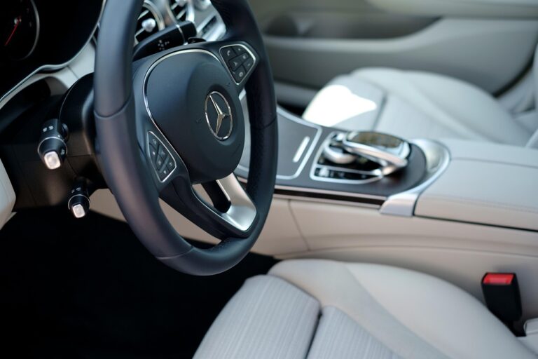 Intérieur blanc d'une voiture de luxe Allemande