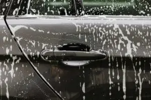 Nettoyage de carrosserie de voiture ; entretien avant livraison par convoyage KirriGo.